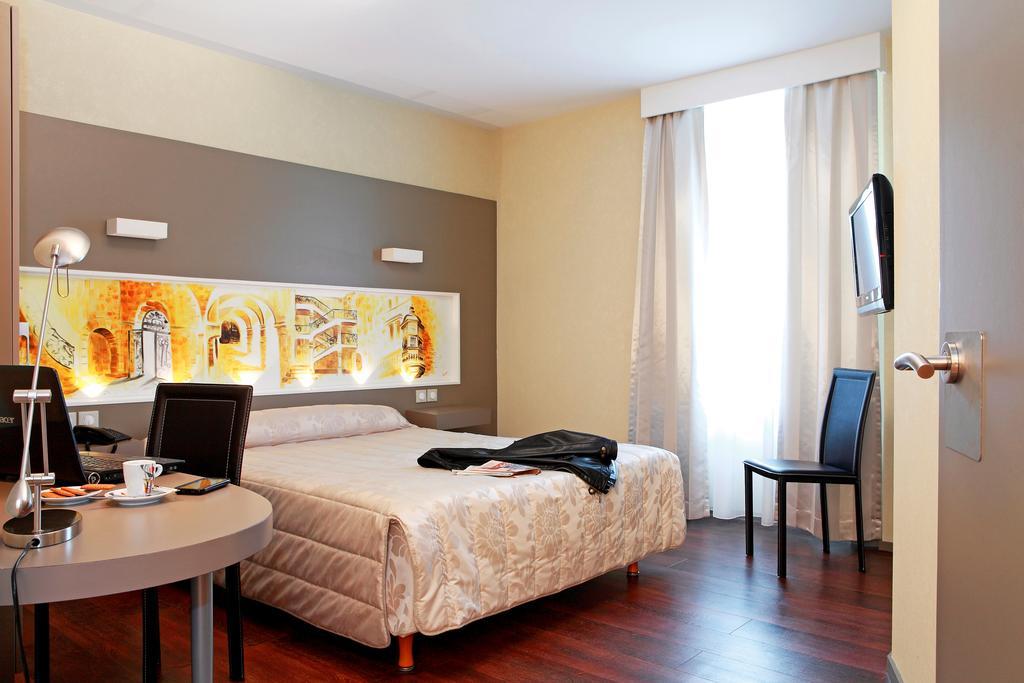 Hotel De La Cloche Dole Zimmer foto