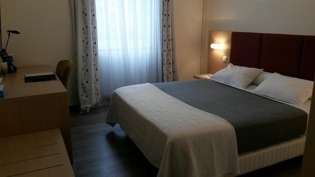 Hotel De La Cloche Dole Zimmer foto