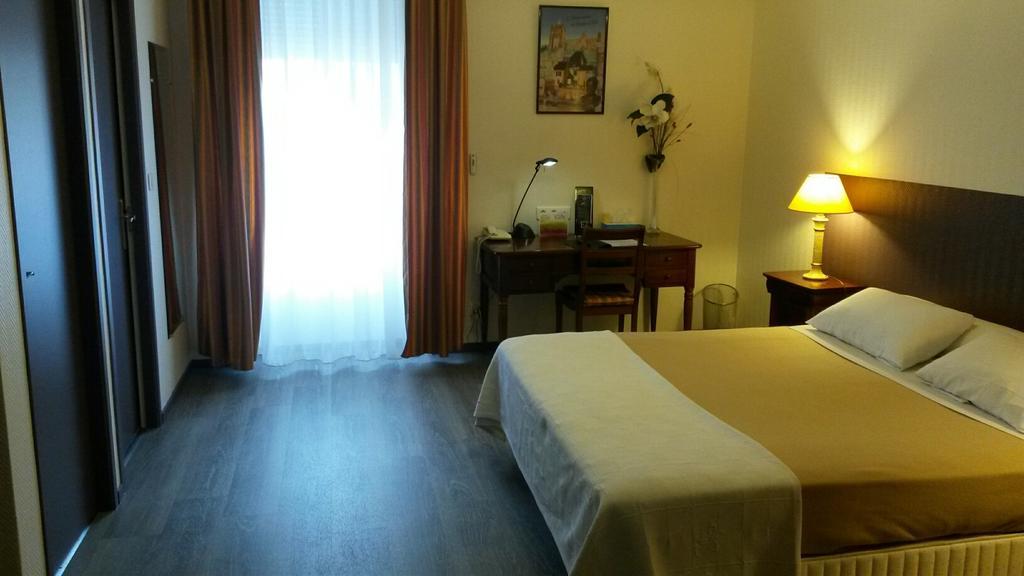 Hotel De La Cloche Dole Zimmer foto