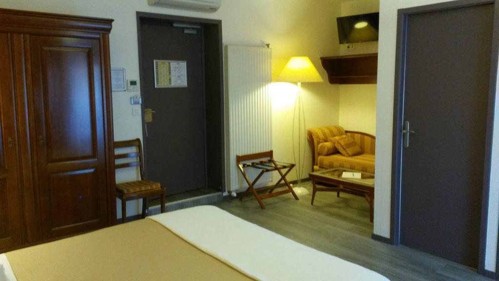 Hotel De La Cloche Dole Zimmer foto
